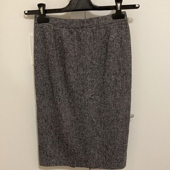 Gai Mattiolo Jacket & Skirt Suit in Herringbone Wool Blend & Embossed Leather. - Picture 7 of 15